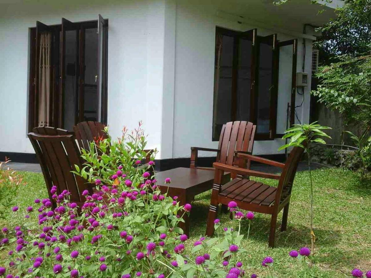 Villa Fiori Hikkaduwa Exterior photo